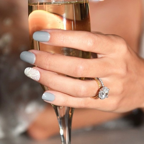 NIB CliqOnU Gray Lace Manicure Set - Picture 5 of 13